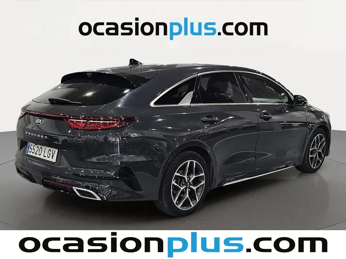 Usado Kia ProCeed GT-Line 140 CV (102 kW) 2020 Gris Familiar