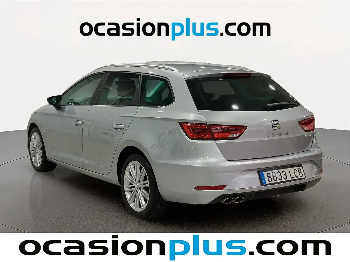 Usado Seat Leon XCELLENCE 150 CV (110 kW) 2019 Gris plata Monovolumen