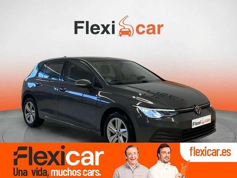 Usado VW Golf VIII Life 131 CV (96 kW) 2021 Gris Familiar