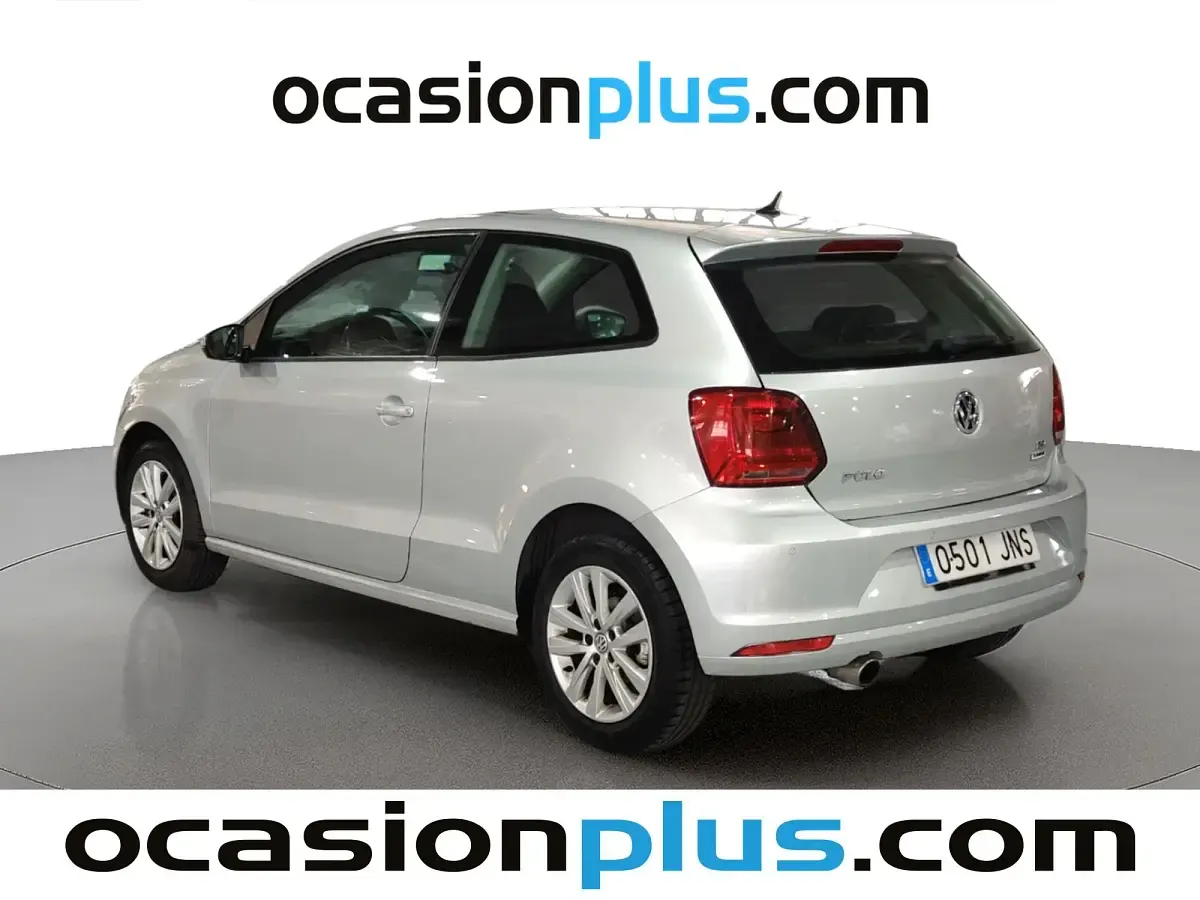 Usado VW Polo Advance 90 CV (66 kW) 2016 Gris plata Utilitario