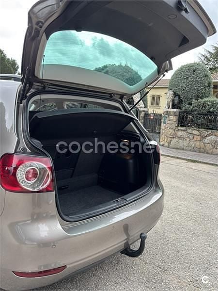 Usado VW Golf Plus Cross Advance 105 CV (77 kW) 2013 Marrón Monovolumen