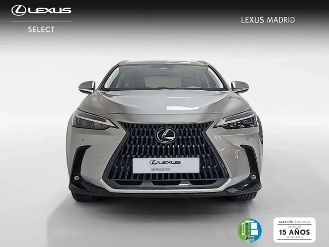 Usado Lexus NX300h Business Edition 242 CV (177 kW) 2022 Plateado SUV