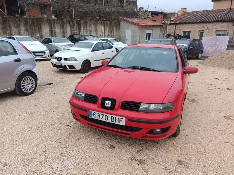 Usado Seat Leon 105 CV (77 kW) 2002 Rojo Utilitario