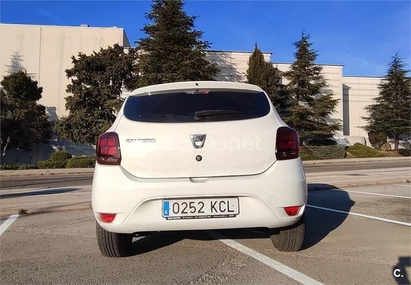 Usado Dacia Sandero Lauréate 73 HP (53 kW) 2017 Branco Sedan