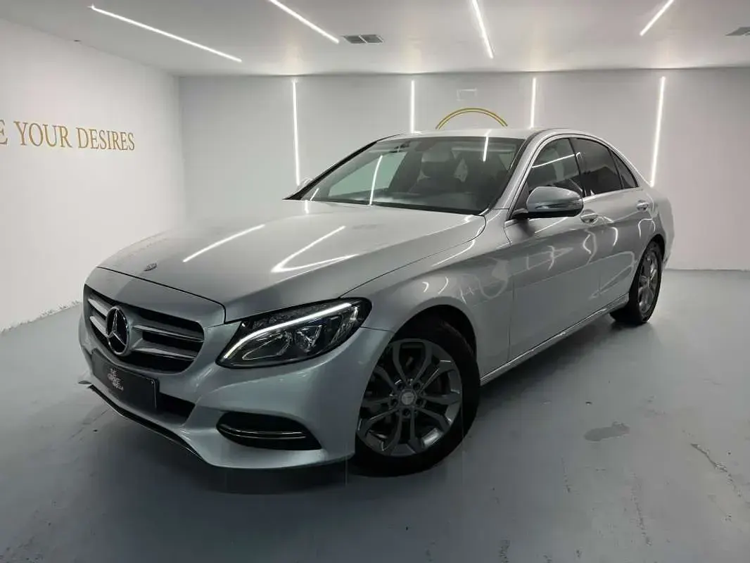 Usado Mercedes C180 Avantgarde Edition 120 CV (88 kW) 2015 Plateado Berlina