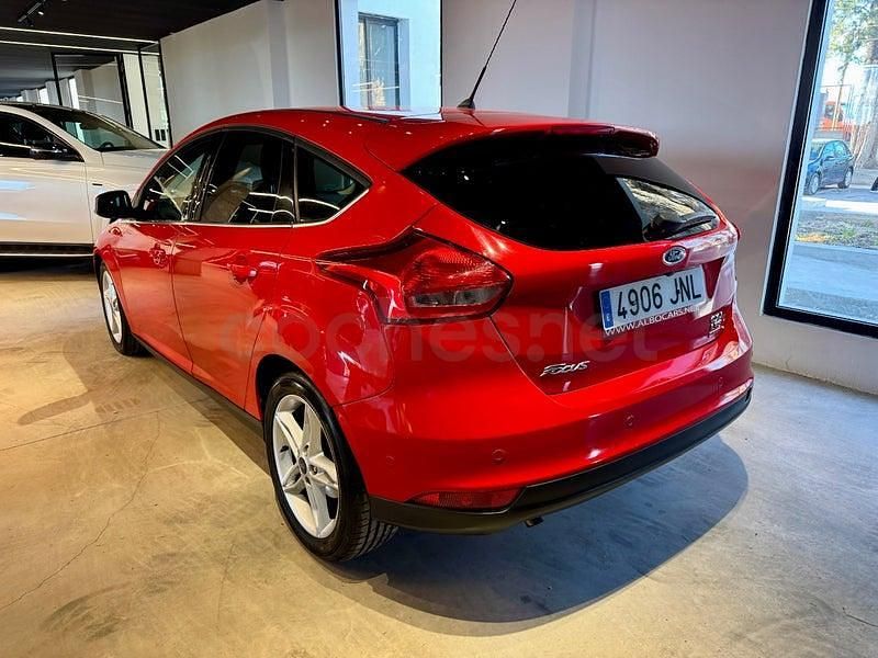 Usado Ford Focus 125 CV (91 kW) 2016 Rojo Berlina