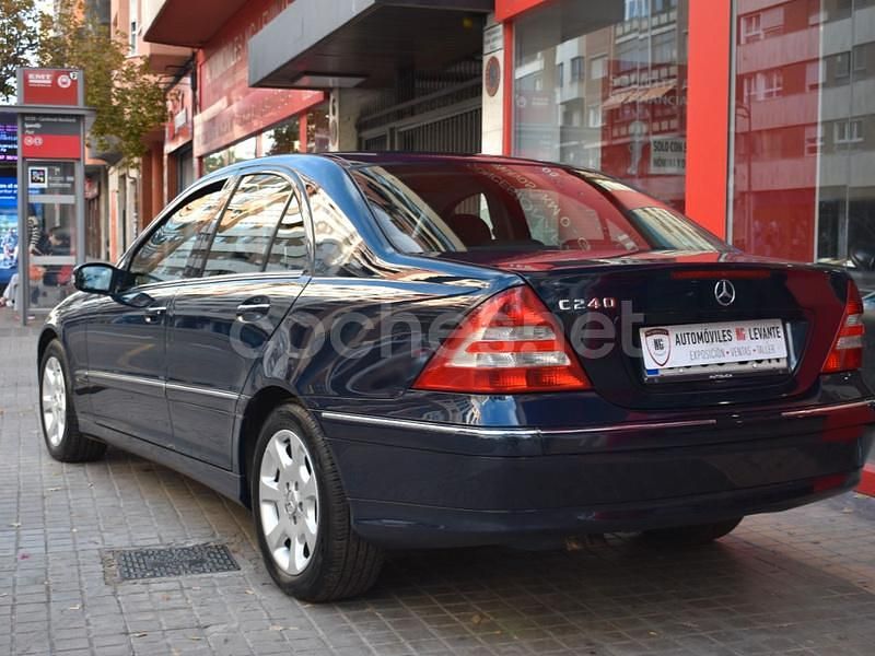 Usado Mercedes C240 Elegance 170 CV (125 kW) 2005 Azul Berlina