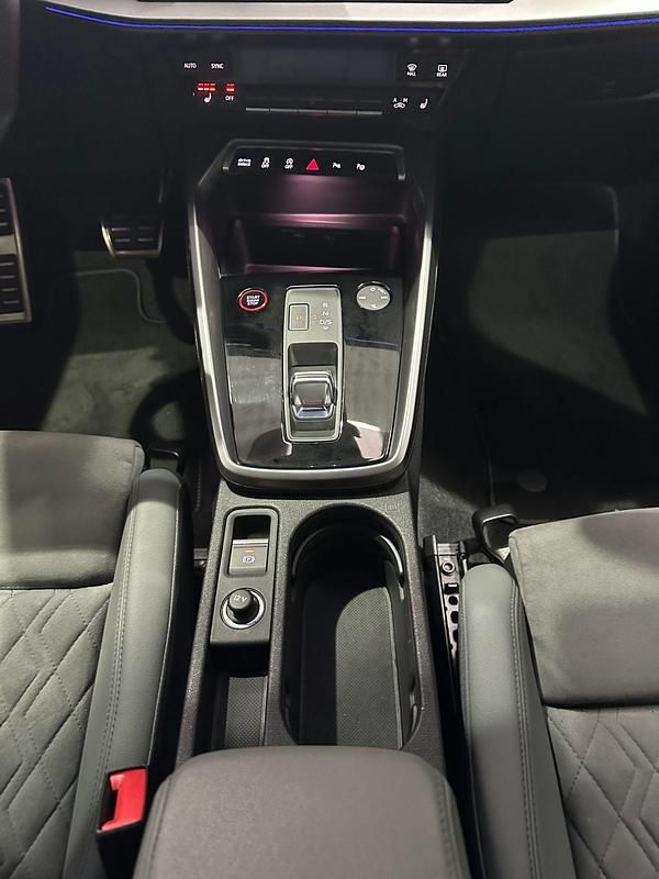 Usado Audi A3 S-Line 310 CV (228 kW) 2023 Amarillo Berlina