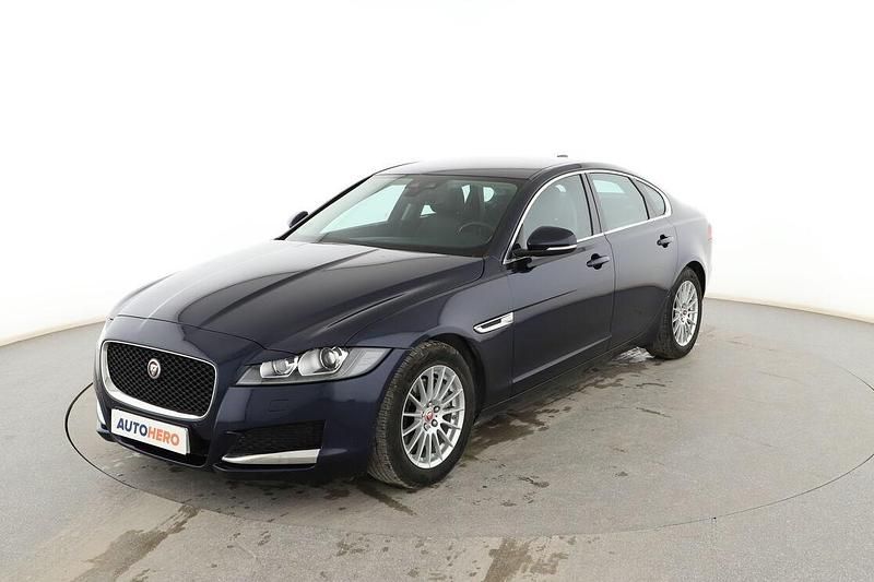 Usado Jaguar XF Prestige 180 CV (132 kW) 2016 Azul Berlina