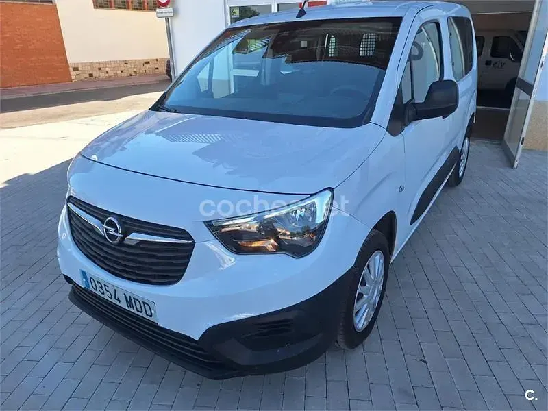 Usado Opel Combo Life Business Edition 102 CV (75 kW) 2023 Blanco Monovolumen