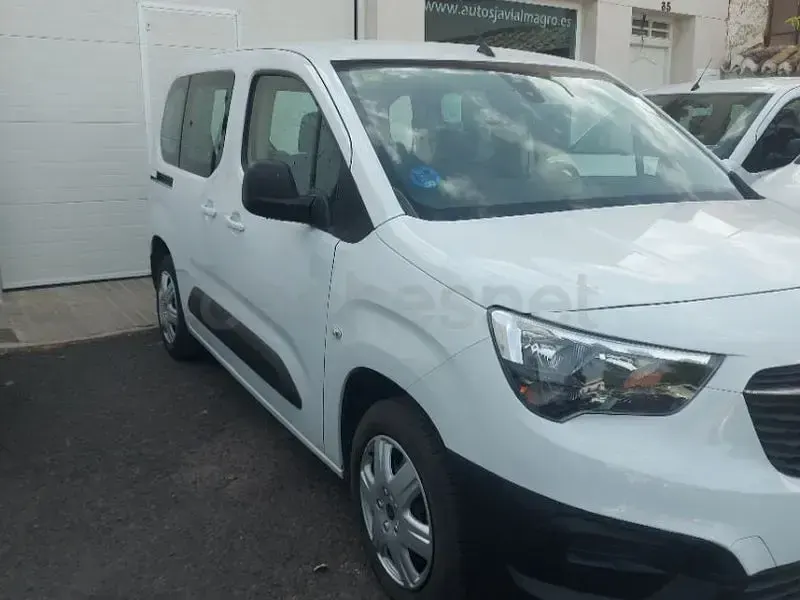 Usado Opel Combo Life Edition 102 CV (75 kW) 2022 Blanco Monovolumen