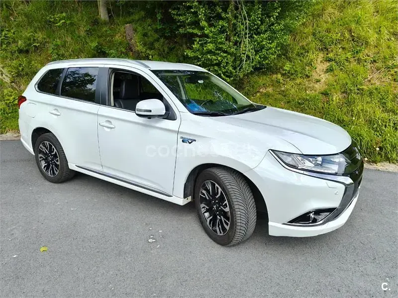 Usado Mitsubishi Outlander P-HEV 203 CV (149 kW) 2016 Blanco SUV