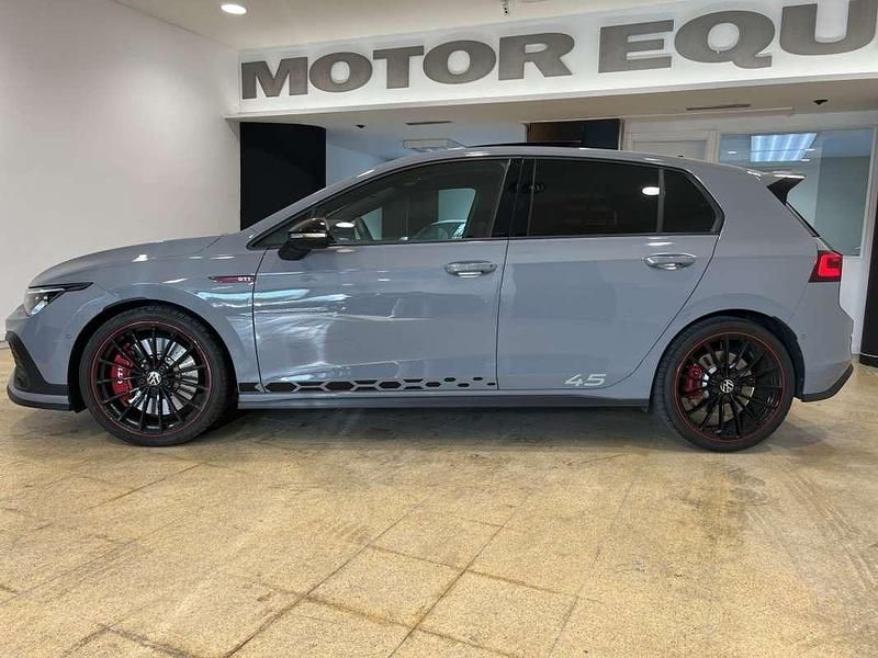 Usado VW Golf VIII GTI 300 CV (220 kW) 2022 Gris Utilitario