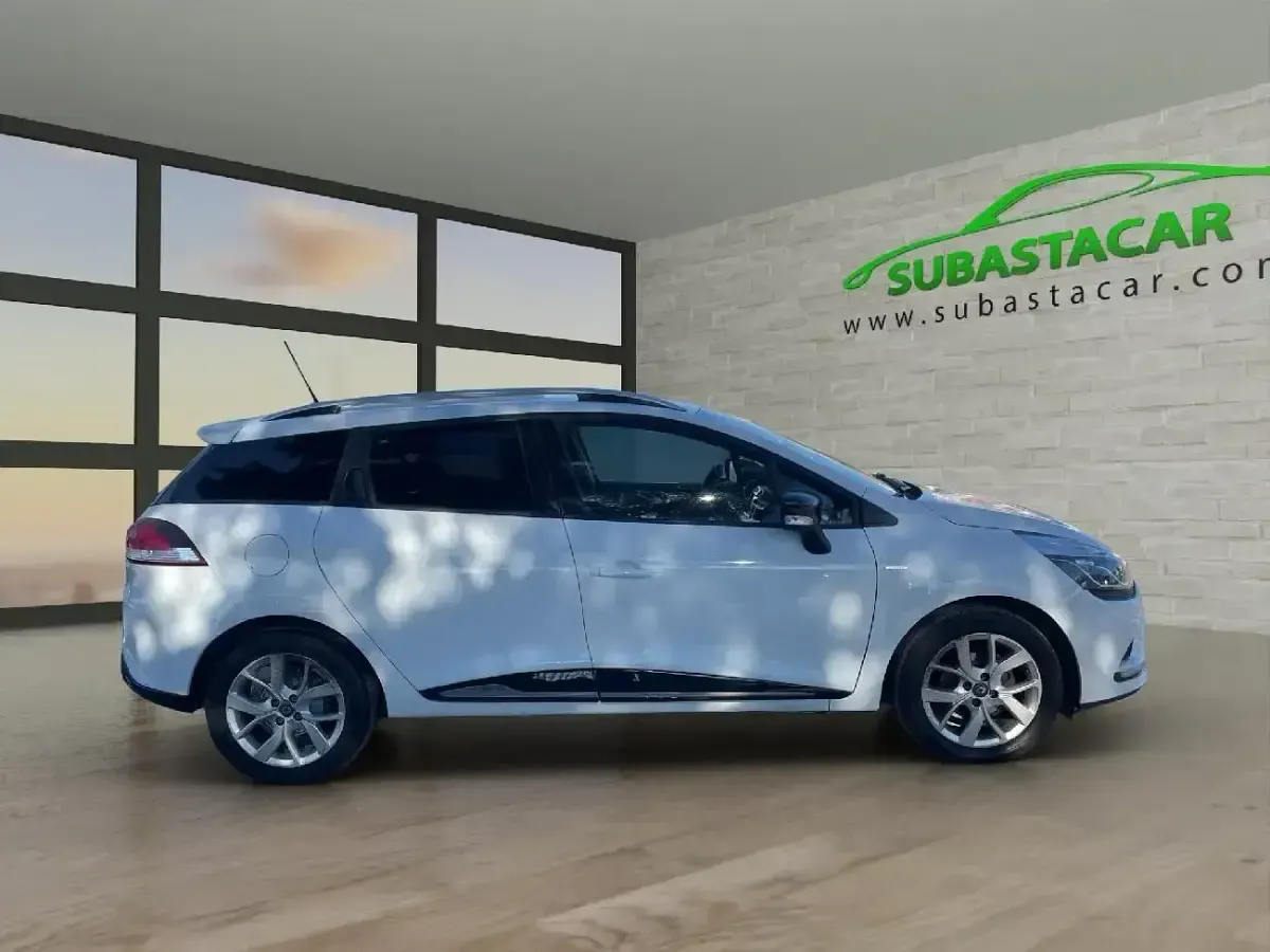 Usado Renault Clio GrandTour LIMITED 90 CV (66 kW) 2018 Blanco Familiar