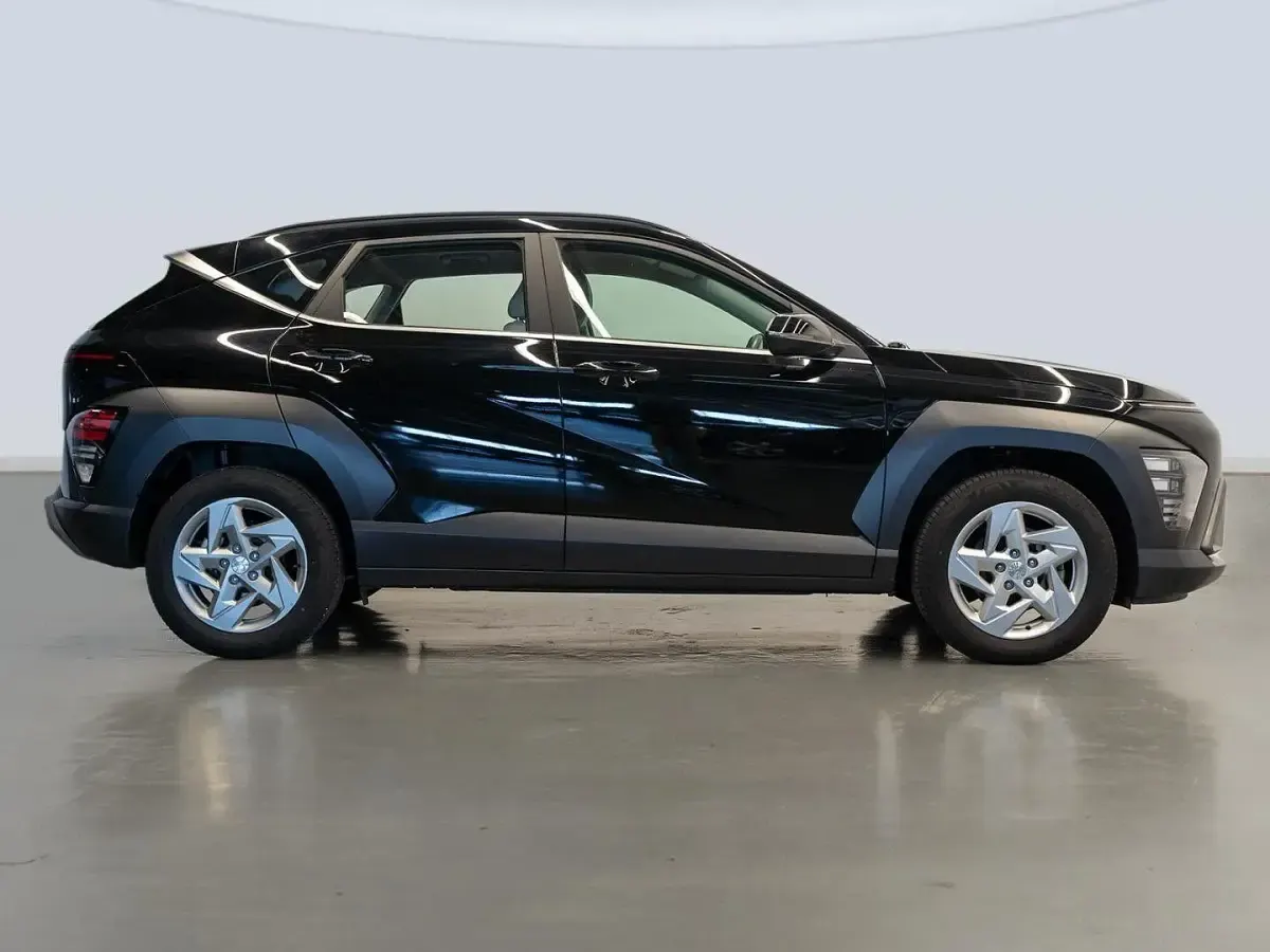 Usado Hyundai Kona 120 CV (88 kW) 2024 Negro SUV