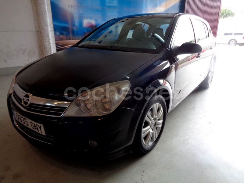Negro Usado 2009 Opel Astra Enjoy Berlina | 2690 € (Super precio) - Imagen 1/4