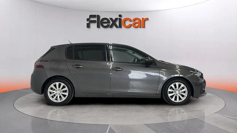 Usado Peugeot 308 Access 131 CV (96 kW) 2020 Gris Berlina