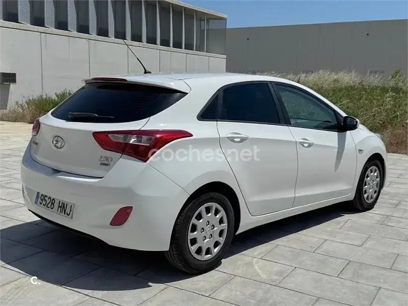 Usado Hyundai i30 Base 90 CV (66 kW) 2012 Blanco Berlina