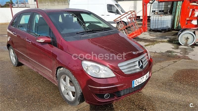 Usado Mercedes B200 140 CV (102 kW) 2006 Granate Monovolumen