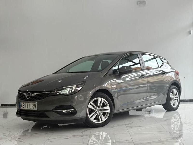 Usado Opel Astra Design & Tech 110 CV (80 kW) 2021 Plateado Utilitario