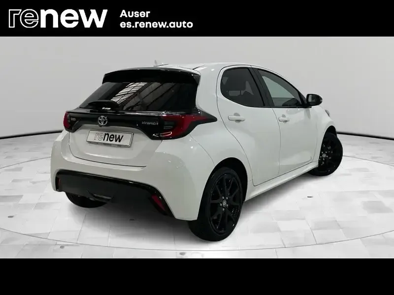 Usado Toyota Yaris Hybrid Style 116 CV (85 kW) 2023 Blanco Berlina