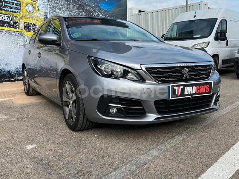 Usado Peugeot 308 SW Allure 130 CV (95 kW) 2019 Gris / plata Familiar