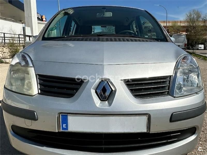 Usado Renault Modus Dynamique 98 CV (72 kW) 2004 Gris / plata Monovolumen