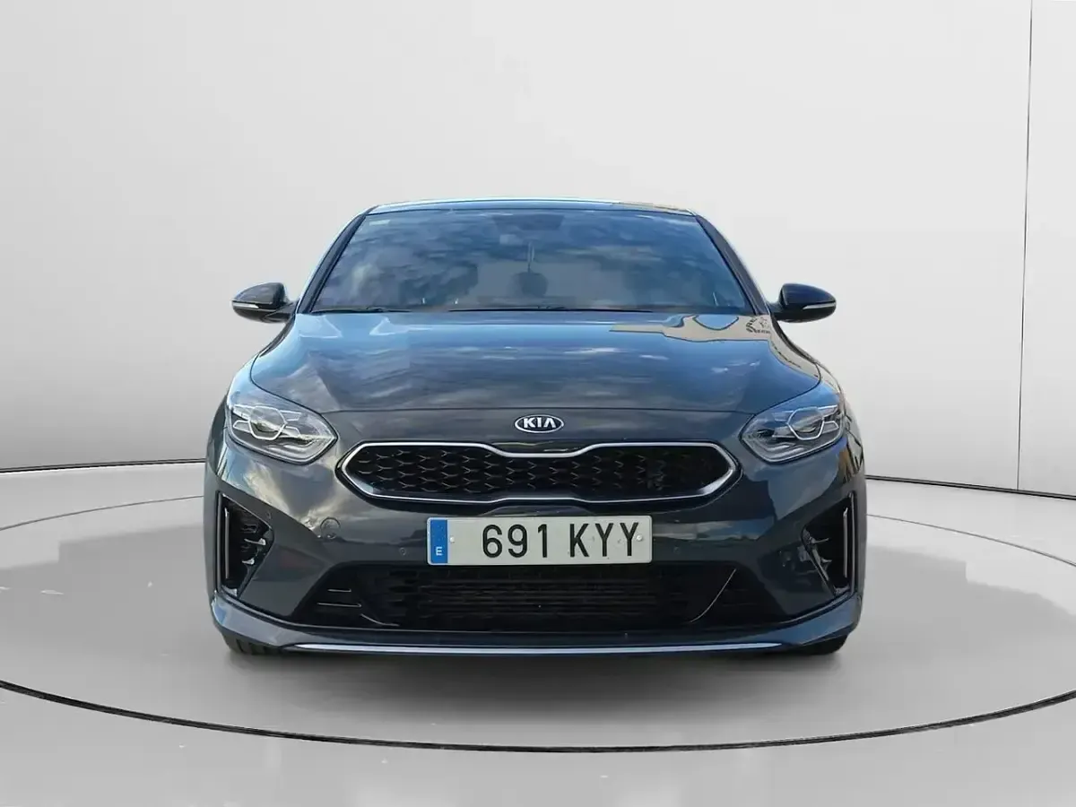 Usado Kia Ceed GT-Line 136 CV (100 kW) 2019 Gris Utilitario