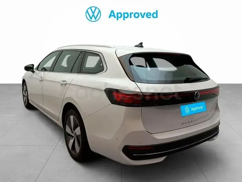 Usado VW Passat Business 122 CV (89 kW) 2025 Blanco Familiar