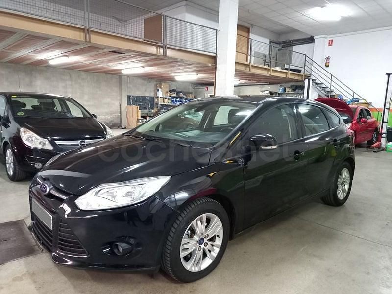 Usado Ford Focus Trend 105 CV (77 kW) 2012 Negro Berlina
