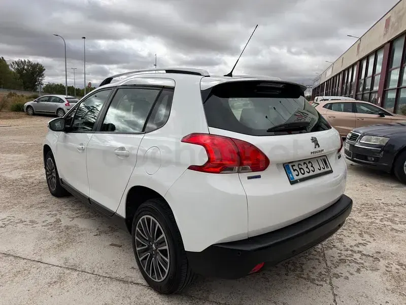 Usado Peugeot 2008 Style 100 CV (73 kW) 2016 Blanco SUV