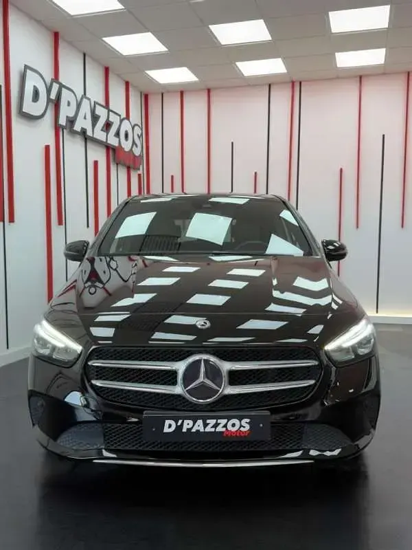 Usado Mercedes B180 116 CV (85 kW) 2019 Negro Utilitario
