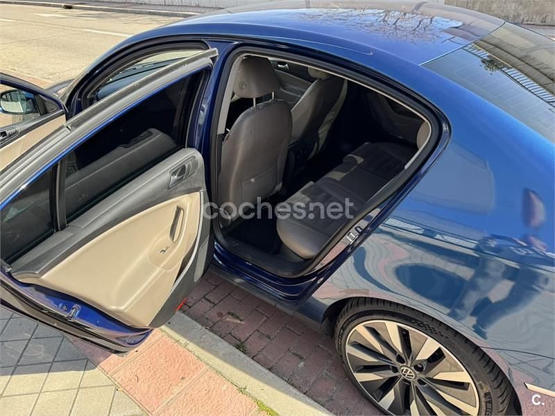 Usado VW Passat Highline 200 CV (147 kW) 2009 Azul Berlina