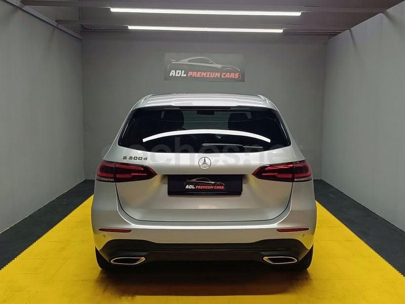 Usado Mercedes B200 150 CV (110 kW) 2019 Gris / plata Monovolumen