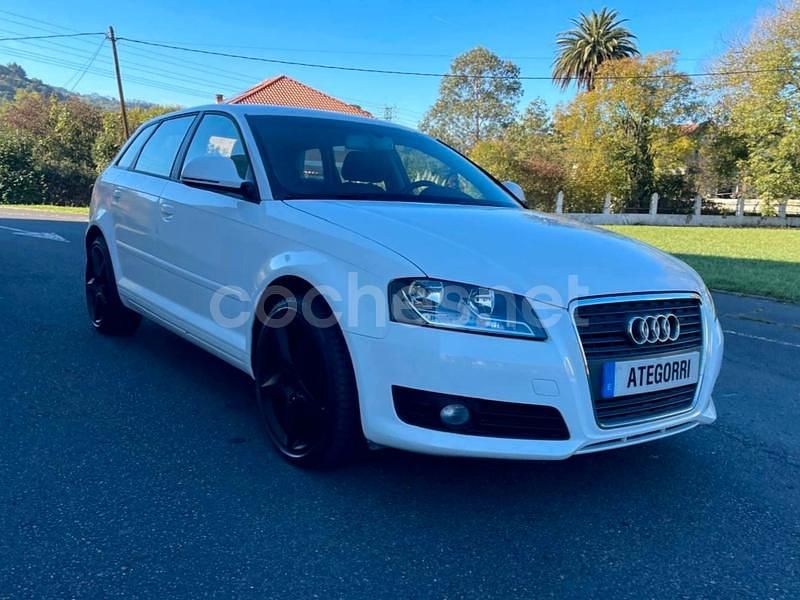 Blanco Usado 2009 Audi A3 Ambition Berlina | 8999 € (Precio justo) - Imagen 1/4