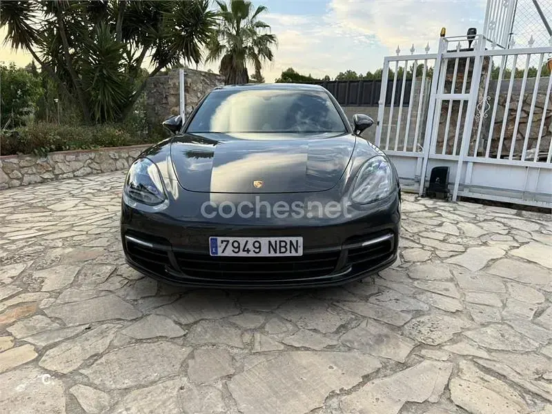 Usado Porsche Panamera Sport Turismo 462 CV (339 kW) 2020 Gris / plata Familiar