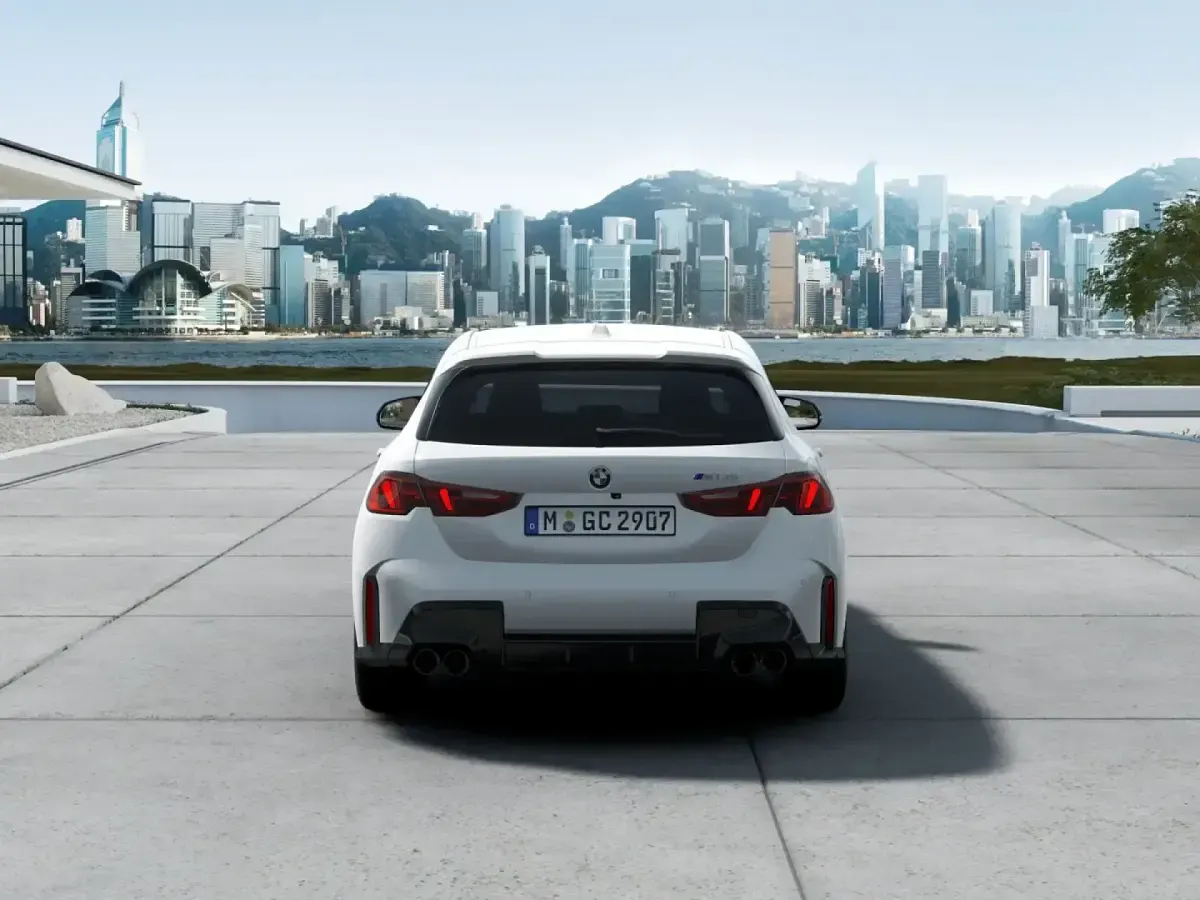Nowe BMW M135 300 KM (220 kW) 2026 Otro Hatchback