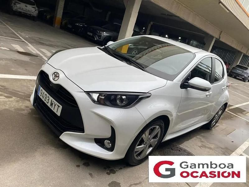 Usado Toyota Yaris Hybrid Active 116 CV (85 kW) 2025 Blanco