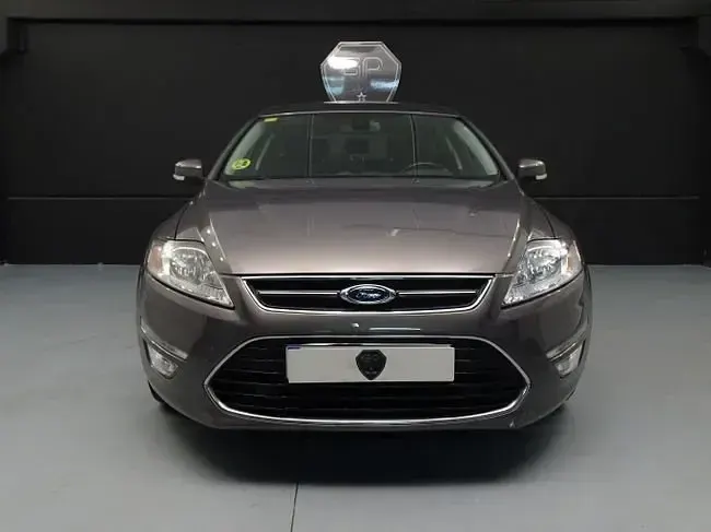 Usado Ford Mondeo Titanium 163 CV (119 kW) 2012 Gris / plata Berlina