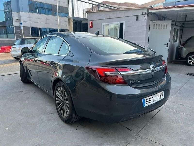 Usado Opel Insignia Excellence 140 HP (102 kW) 2014 Preto Carrinha