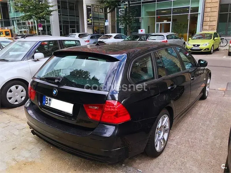 Usado BMW 318 Comfort Edition 143 CV (105 kW) 2011 Negro Familiar