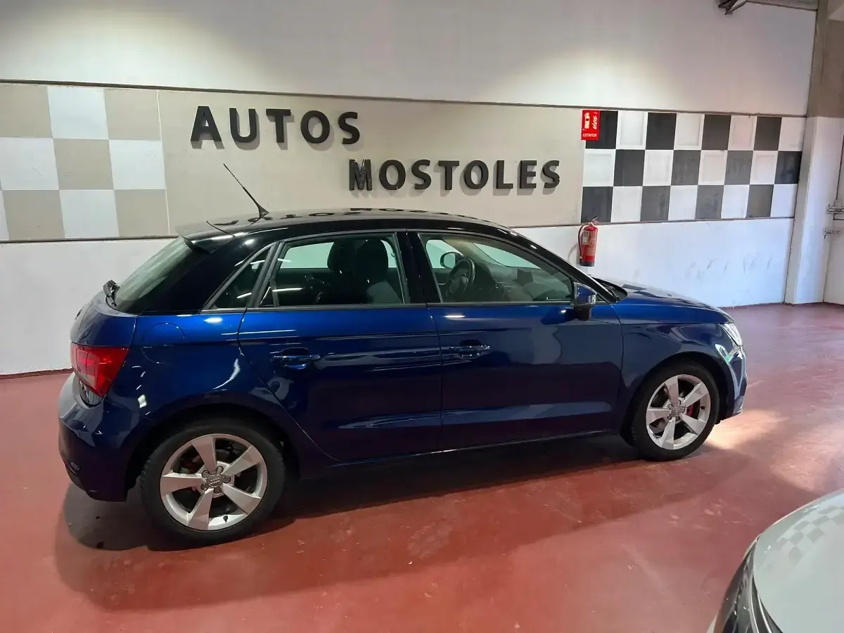 Usado Audi A1 Sportback Attraction 116 CV (85 kW) 2017 Azul Utilitario