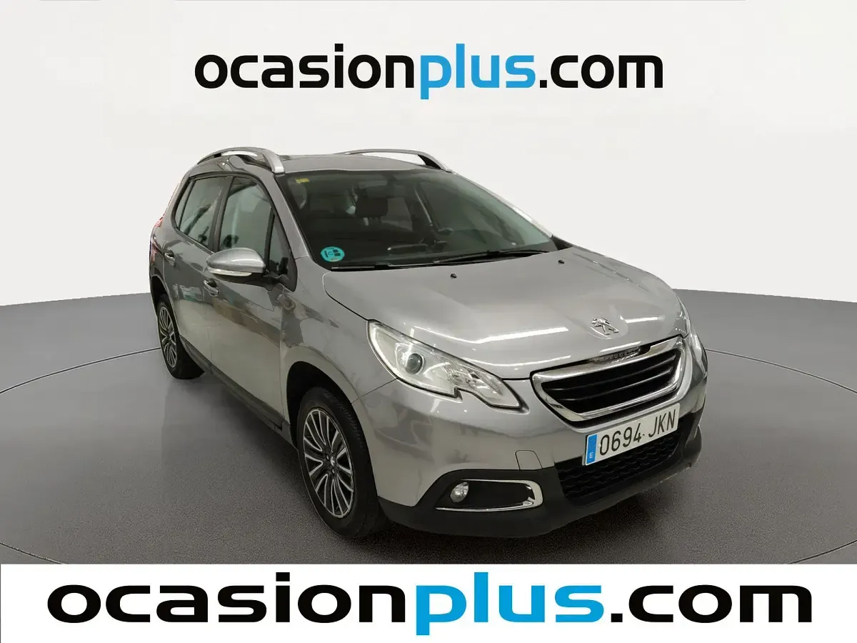 Usado Peugeot 2008 Active 100 CV (73 kW) 2015 Gris SUV