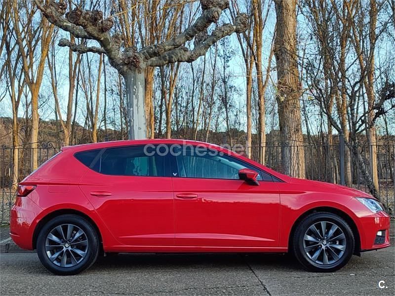 Usado Seat Leon Style 115 CV (84 kW) 2020 Rojo Berlina