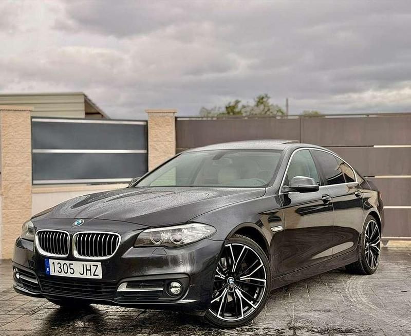 Usado BMW 520 Comfort Edition 189 CV (139 kW) 2015 Gris Berlina