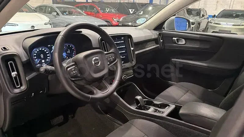Usado Volvo XC40 129 CV (94 kW) 2024 Gris / plata SUV