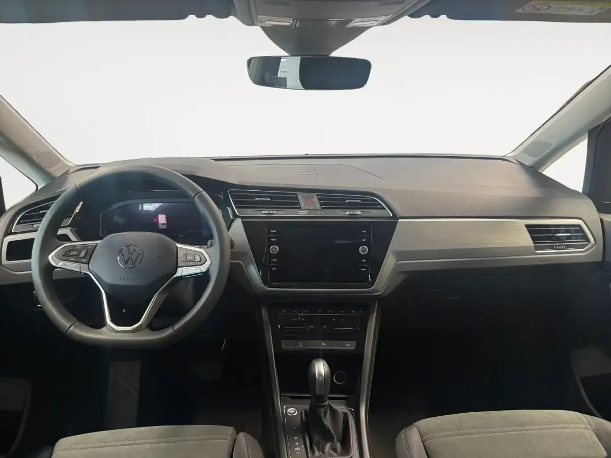 Usado VW Touran 150 CV (110 kW) 2026 Gris/plata Monovolumen