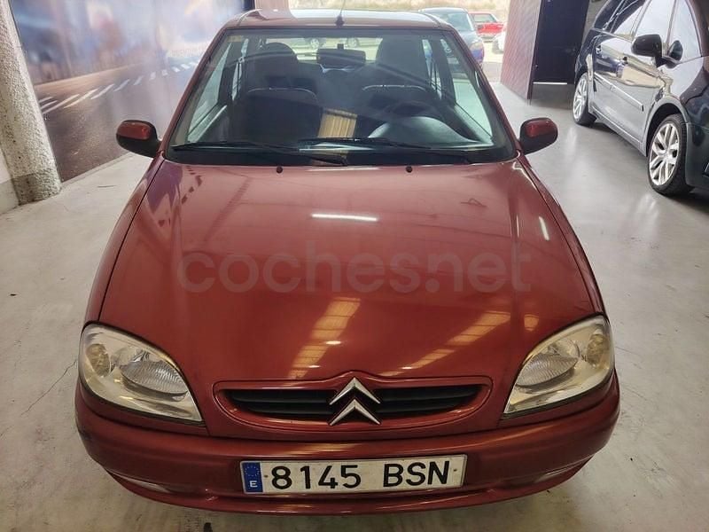 Usado Citroën Saxo 58 CV (42 kW) 2002 Granate Utilitario