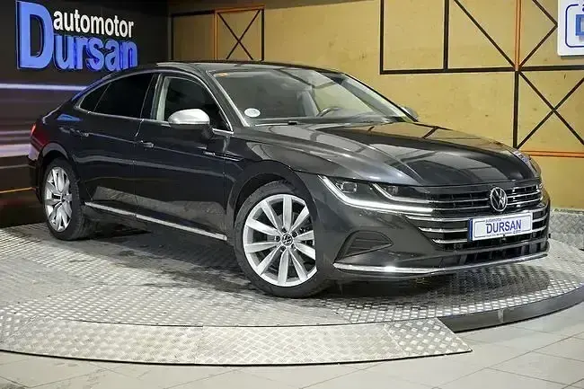 Usado VW Arteon Elegance 150 CV (110 kW) 2021 Gris Berlina
