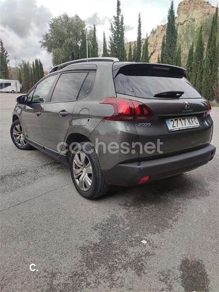 Usado Peugeot 2008 Style 100 CV (73 kW) 2017 Gris / plata SUV
